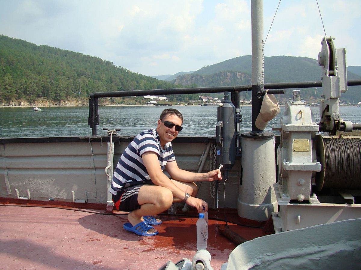 Борис Адамович. Отбор проб на озере Байкал (совместные исследования с Лимнологическим институтом СО РАН)